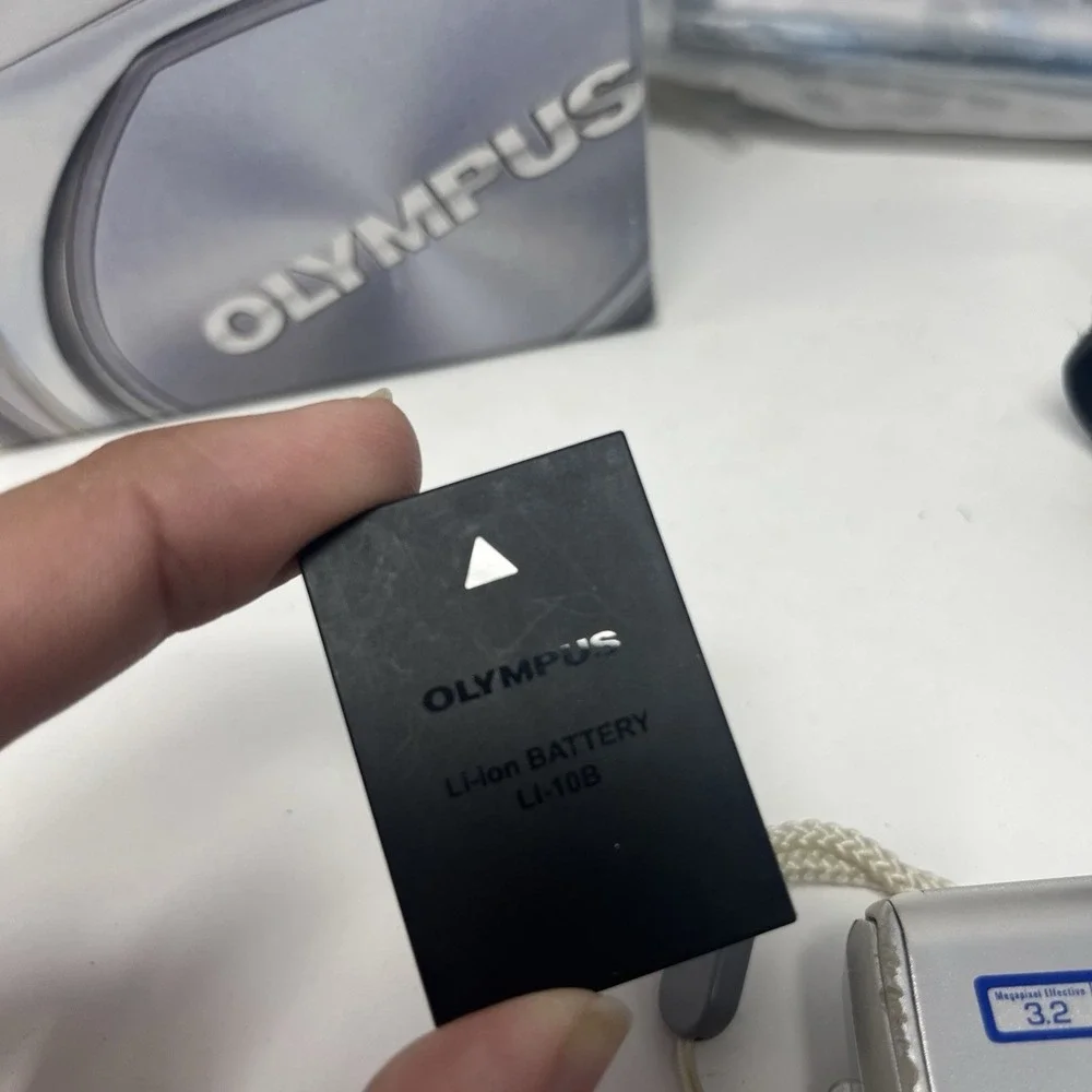 Olympus Stylus 300 Digital Camera 3.2MP, 1.5